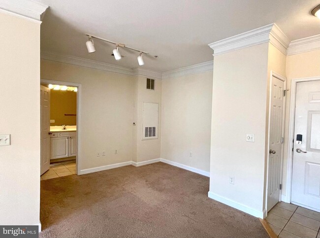 Building Photo - 501 Hungerford Dr