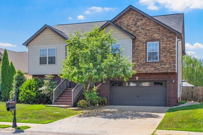 Building Photo - Four Bedroom with Pool in Fields of Northm...