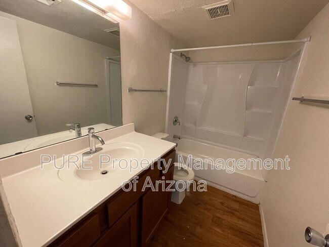 Foto del edificio - 231 E 2nd Ave