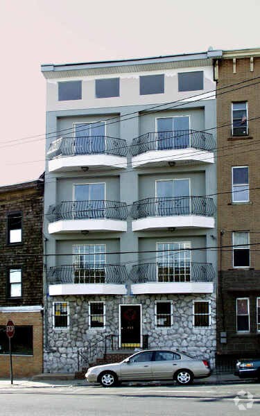Building Photo - 445 Pavonia Ave