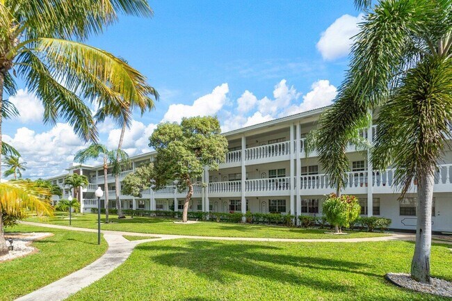 Foto del edificio - 2455 NE 51st St
