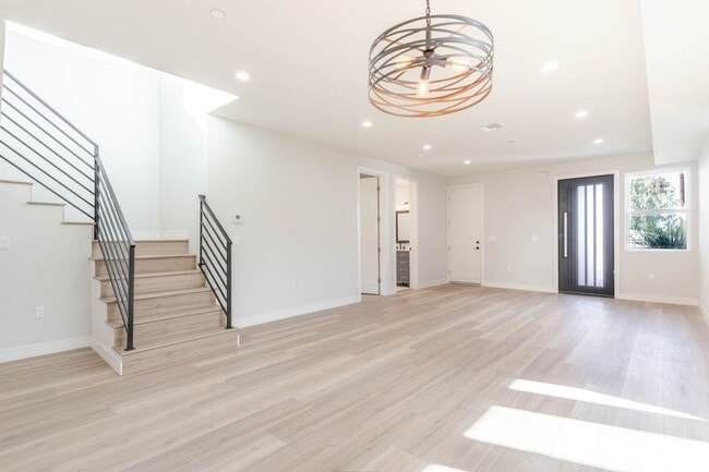 Building Photo - 10754 Nassau Ave