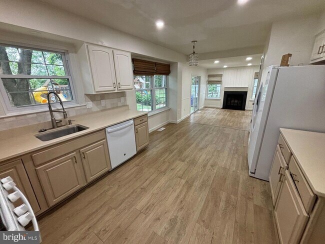Building Photo - 18428 Gardenia Way