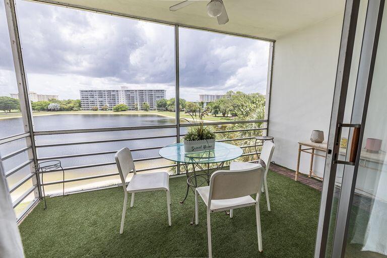 Foto principal - 2751 N Palm Aire Dr