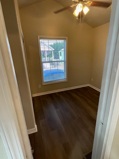 Foto del edificio - 2211 Ashberry Ave