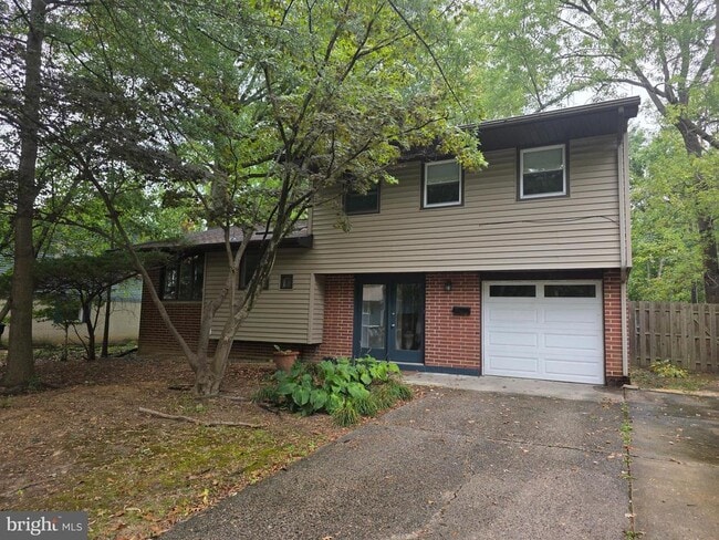 Building Photo - 305 Radcliffe Dr