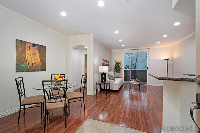 Foto del edificio - 9263 Regents Rd