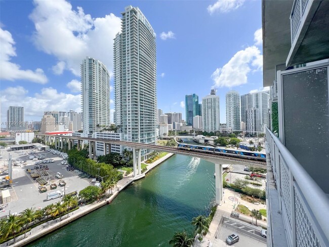 Foto del edificio - 690 SW 1st Ct