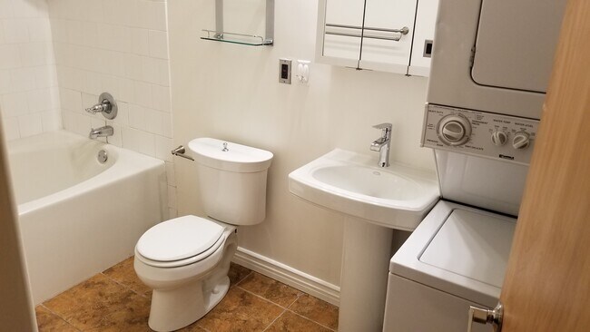 Bathroom - Washer&Dryer - 312 W 5th St
