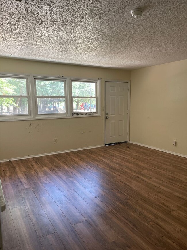 Photo - 3612 Shoreline Drive House