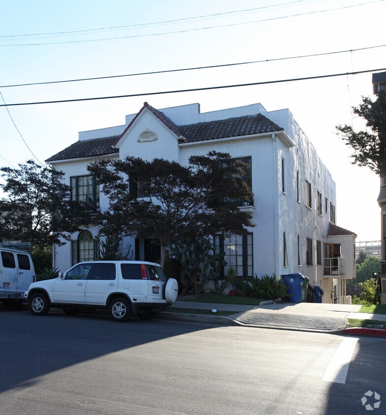 Foto principal - 728-732 E Edgeware Rd