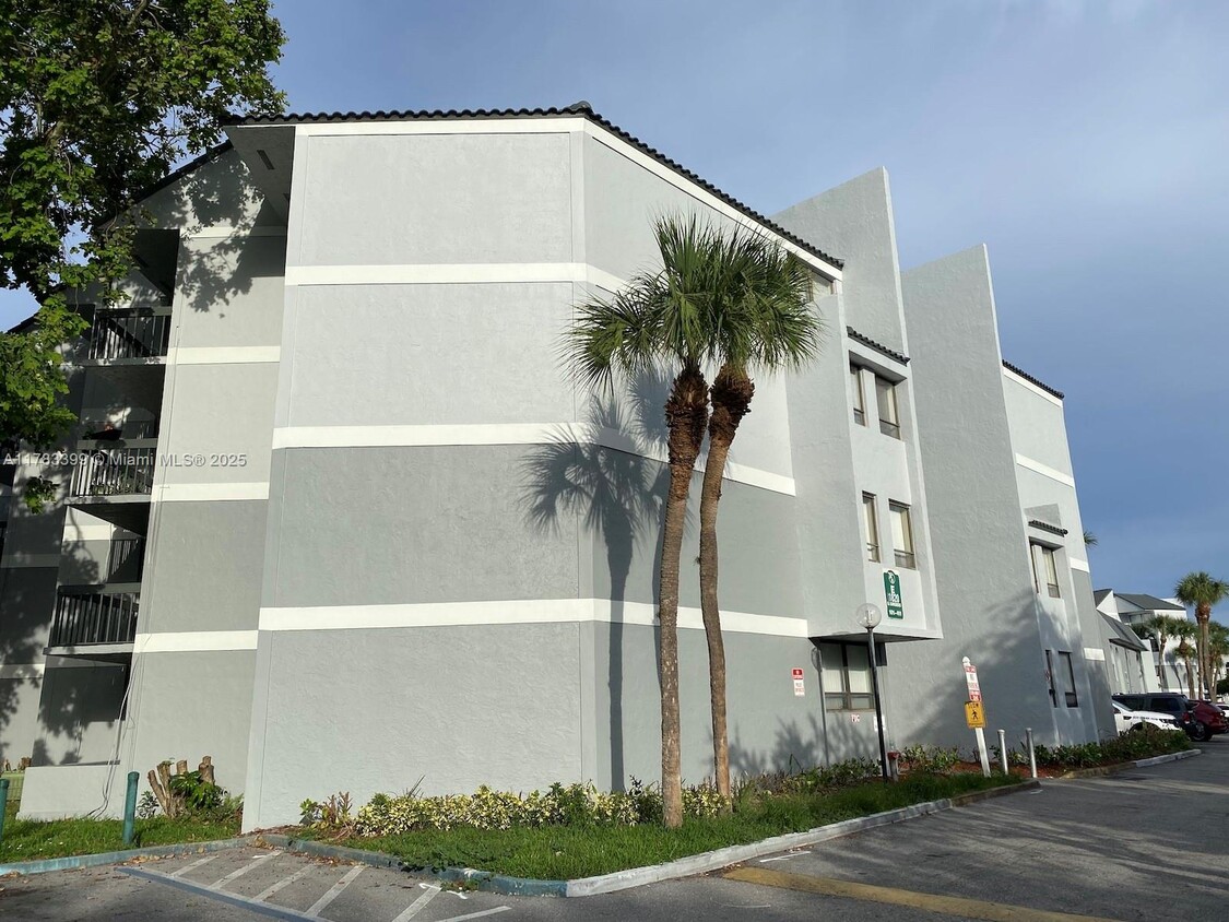 Primary Photo - 1750 N Congress Ave