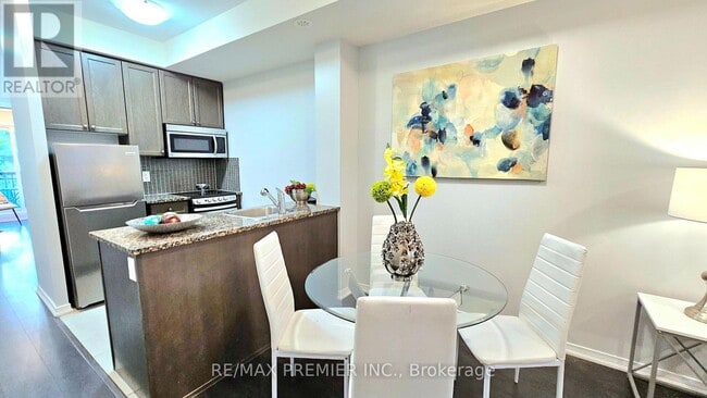 Photo du bâtiment - 19 Coneflower Cres