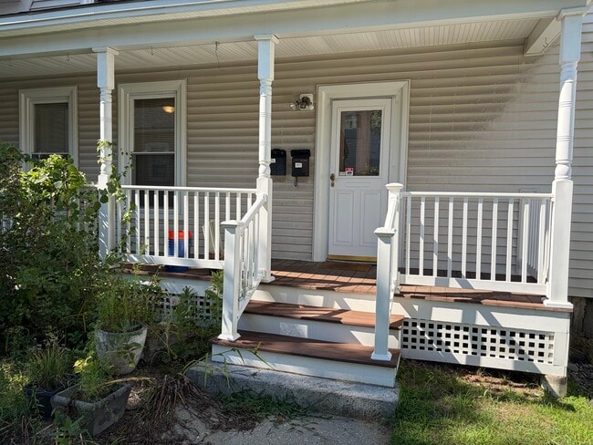 Building Photo - 313 Jewett St
