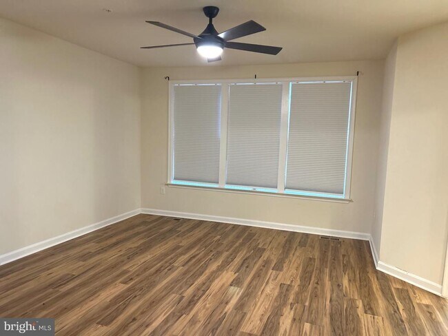 Building Photo - 9623 Smithview Pl