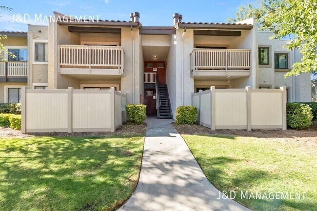 Foto del edificio - Upper Unit in Cantabria Community w/Washer...