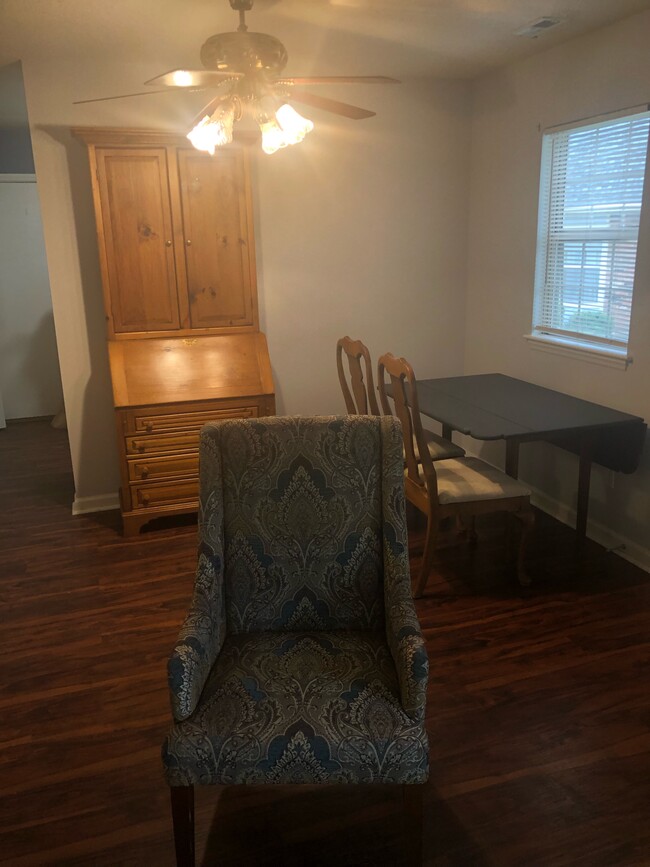 Foto del edificio - 105 Old Spring Hill Ln