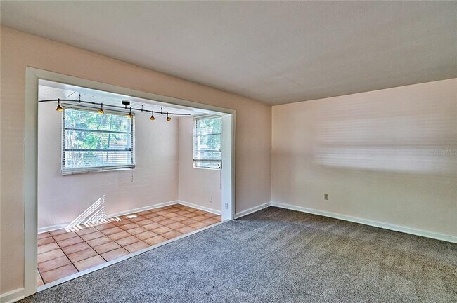 Foto del edificio - 725 NW 33rd Ave
