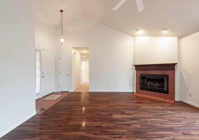 Foto del edificio - 717 W Whitethorn Way