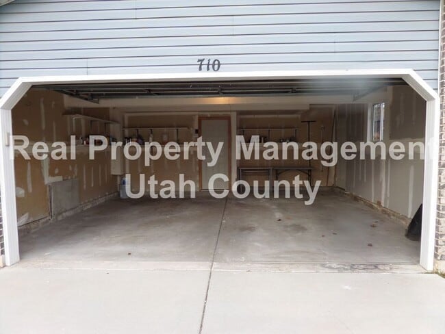 Building Photo - 710 W 2350 N