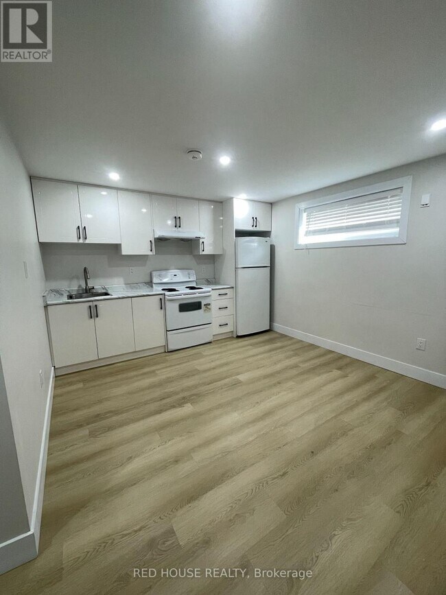 Photo du bâtiment - 323 Huntsmill Blvd