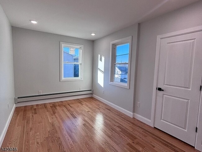 Foto del edificio - 546-550 E 25th St