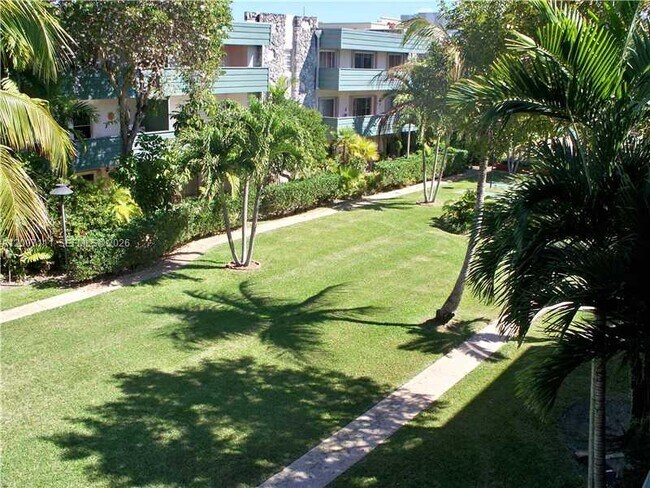 Foto del edificio - 8315 SW 72nd Ave