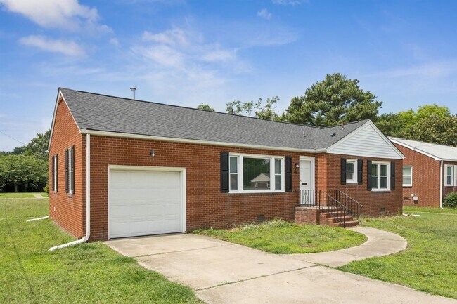 Building Photo - 3BR/1BA Renovated Brick Rancher | 1-Car Garage | Hampton – Coliseum Central