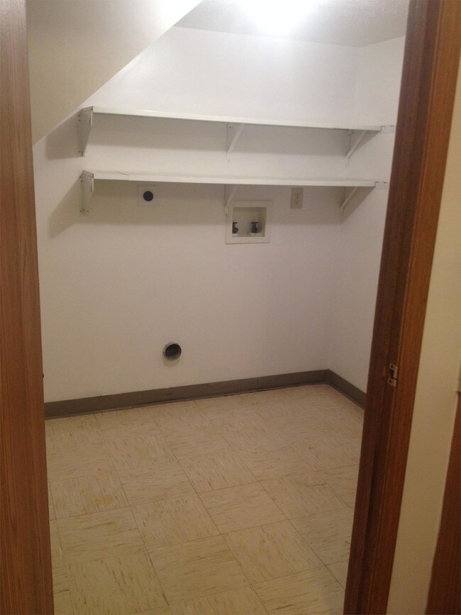 Foto del edificio - 1900 Aaron Dr