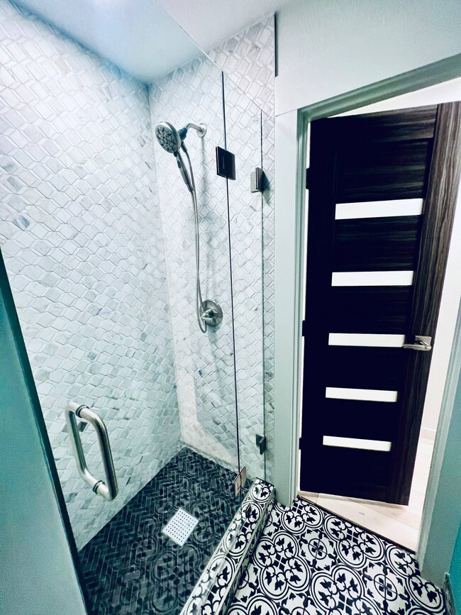 Building Photo - Savannah Square/Savannah Harbor