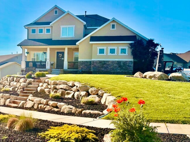 Building Photo - 251 W Honeysuckle Dr