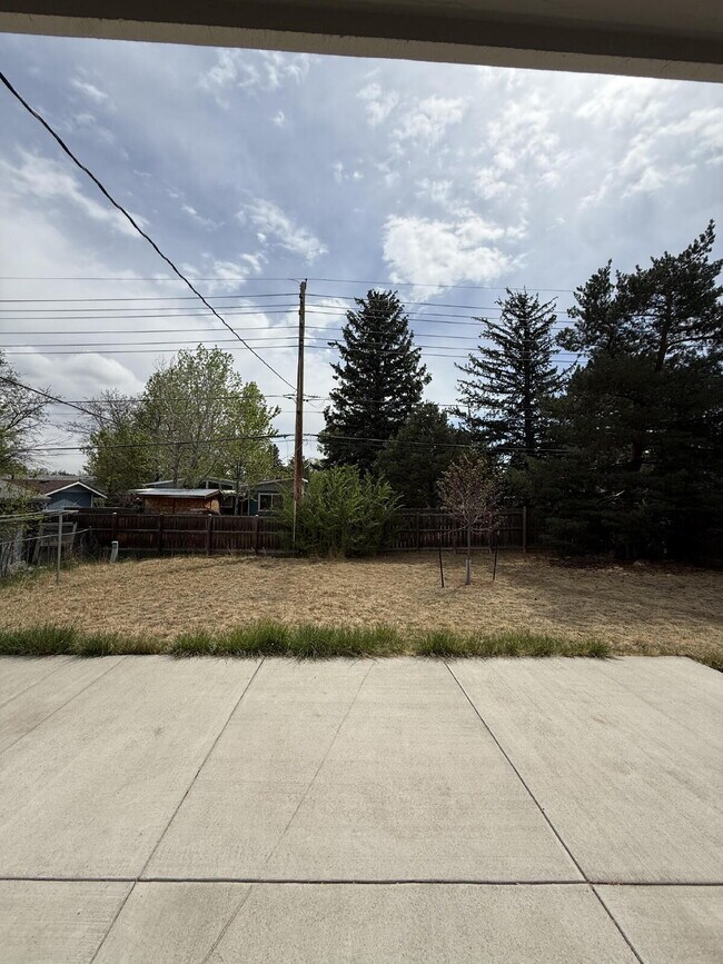 Foto del edificio - Cute 3 Bed with large fenced yard and garage! Great location in Boulder!
