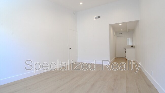 Building Photo - 9603 Van Nuys Blvd