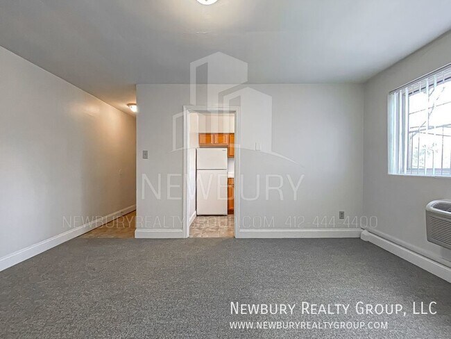 Building Photo - 2 Bedroom Apartment Ready For Immediate Oc...