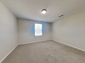 Building Photo - 692 Totem Trail Dr