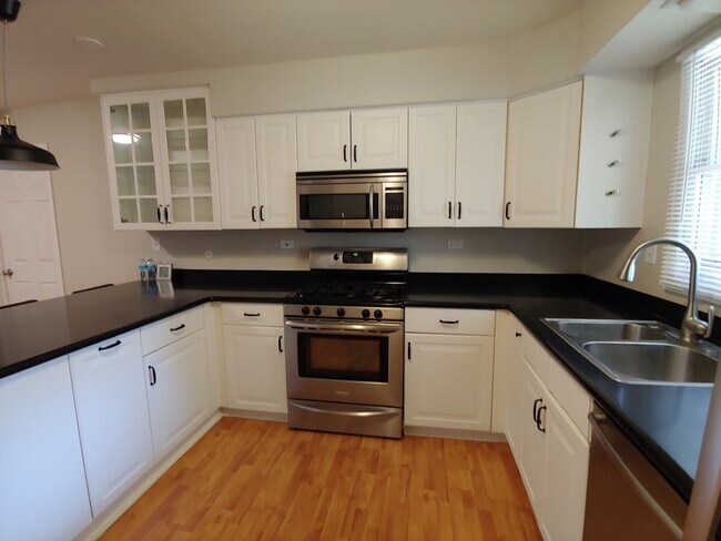 Building Photo - 223 Covington Pl