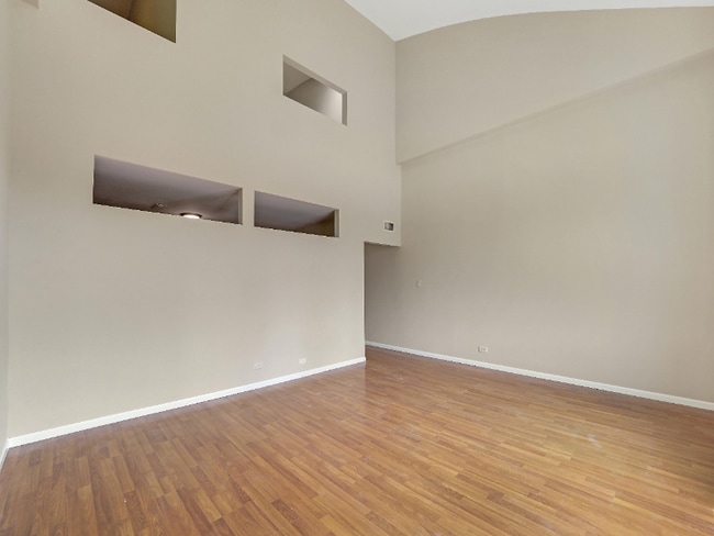 Building Photo - 4942 N Sheridan Rd