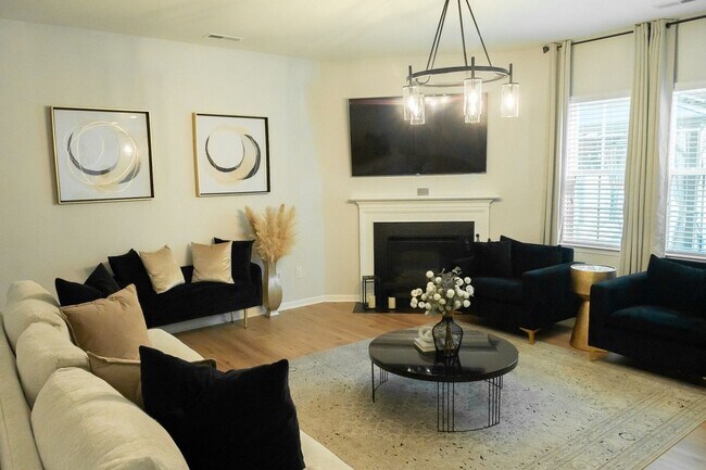 Building Photo - Spacious 4BR House in Burlington