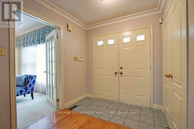Building Photo - 30 Meekings Dr