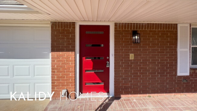 Building Photo - 4605 Sunset Terrace