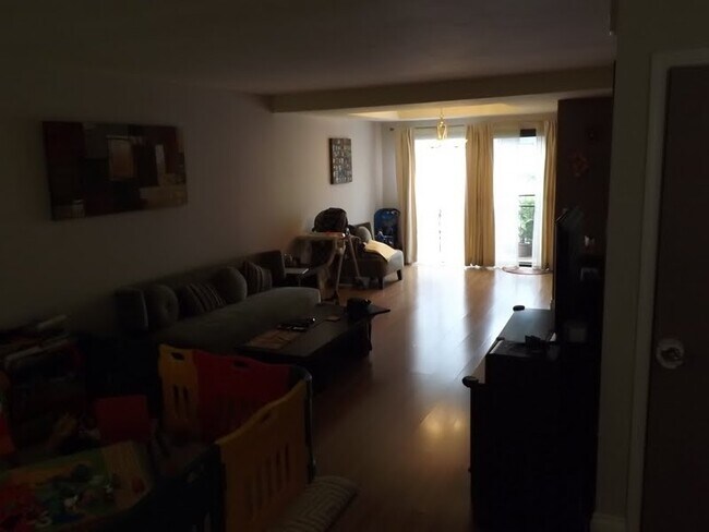 Foto del edificio - 8868 Regents Rd