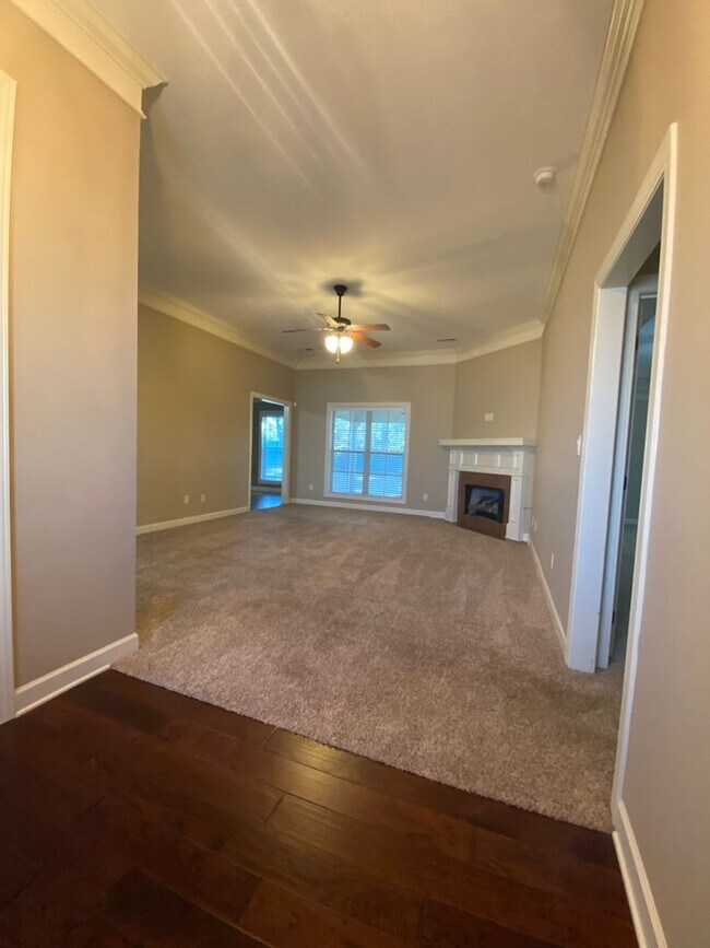 Foto del edificio - 64 Jeremiah Dr