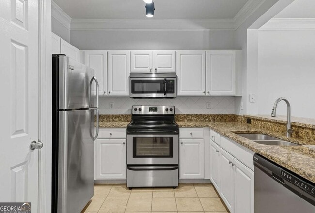 Building Photo - 1850 Cotillion Dr