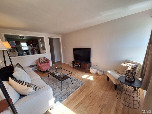 Foto del edificio - 237 Croly St