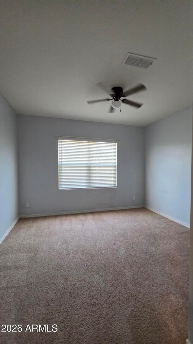 Foto del edificio - 37392 W Capri Ave