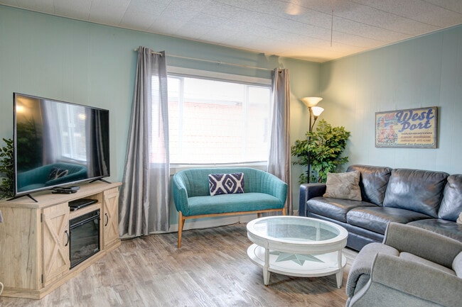 Foto del edificio - 1757 SR 105