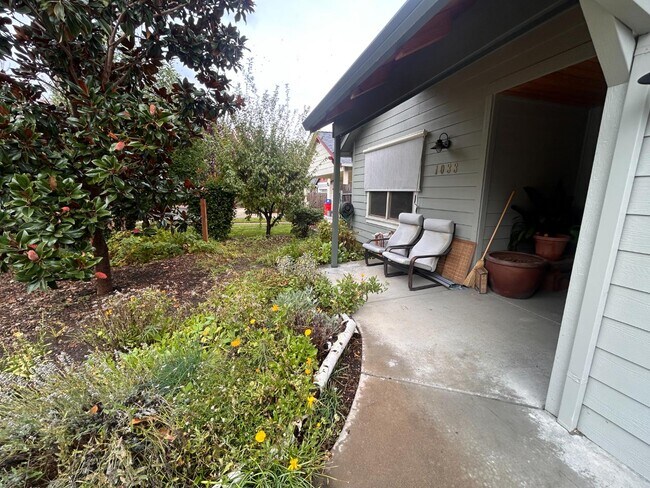 Foto del edificio - 1033 Crimson Ct