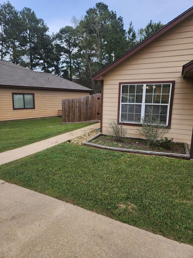 Building Photo - 3114 Molly Dr