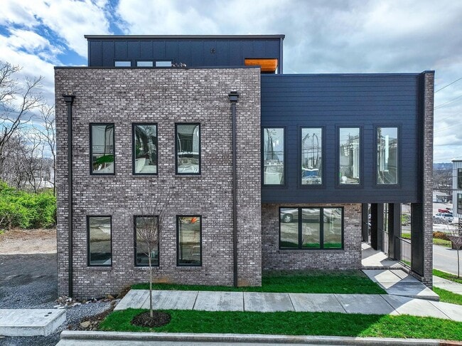 Building Photo - 11 Fern Avenue, Nashville, TN 37207