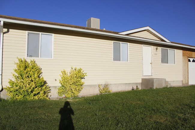 Front view - 4616 N Tumbleweed Dr